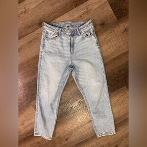 American Eagle Outfitters Light Wash mom Jeans